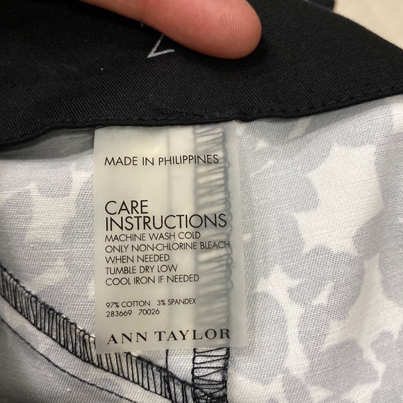 Ann Taylor A-Line Skirt Black & White Floral Skirt.Size 2. Like New. - Picture 5 of 7